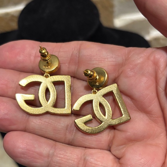 Gold-Tone Pearl & Crystal Logo Drop Earrings - DG Style - Picture 3 of 4